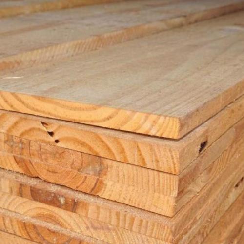 Venda de Madeiras para telhados e construção